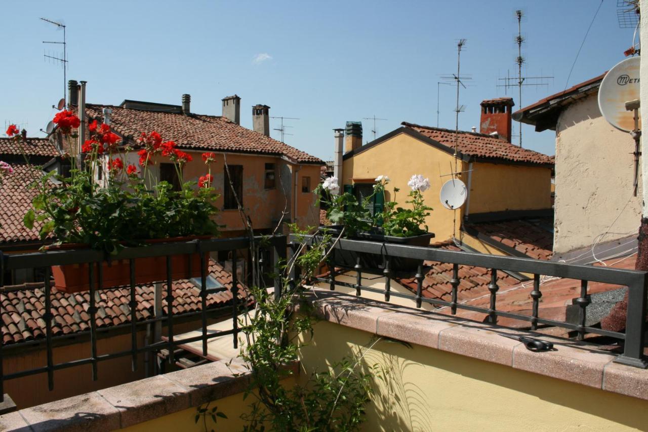 Alloggio Incantevole Sui Tetti Di Bolonha Exterior foto